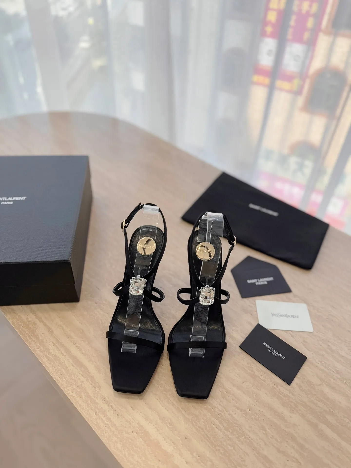 👟👟Ex-factory price 520👟👟 High version "SAINT LAUREN*" Saint Laurent YSL 25ss/spring and summer new catwalk style large rhinestone high-heeled shoes and sandals. Only YSL understands women's hearts best and does not accept refutation. It is a super invincible feminine artifact and a must-have for women (z-product full-body customization, own molded hardware accessories, perfect consistency). Compare the differences between pictures and goods on the market. ✔Upper: Customized imported calf patent leather/silk ✔Lining: Imported 🐑sheep leather ✔Sole: Imported genuine leather outsole ✔Heel height: 10.5cm ✔Number of yards: 35-39 (40 can be customized and non-returnable) (Full set of packaging)